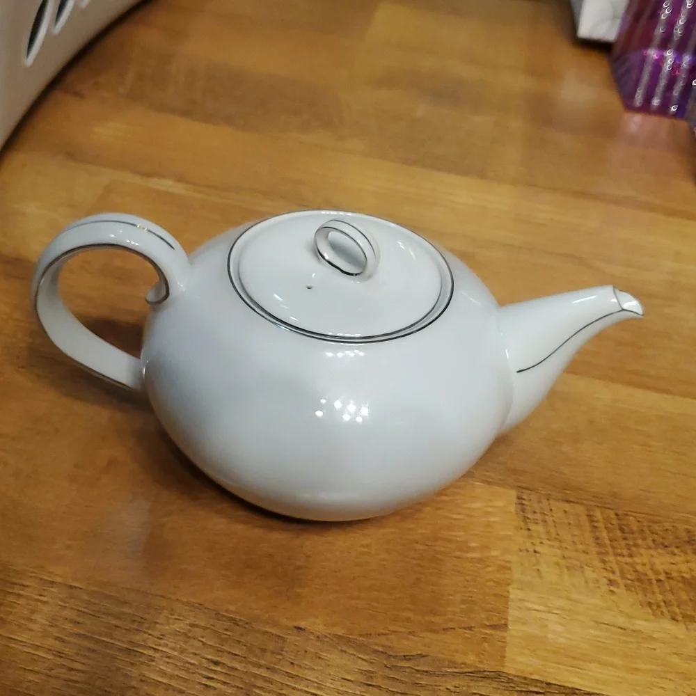 Gold China White Teapot With Pink Flowers And Silver Edges‎ Nagoya Shokai T-1116